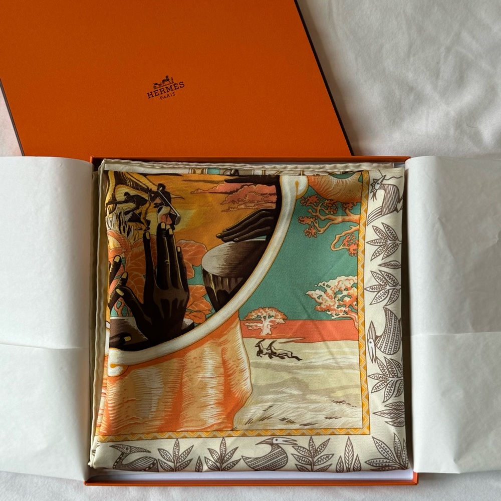 Hermès Silk Scarf 90, carré Au son du Tam-tam in beige twill silk